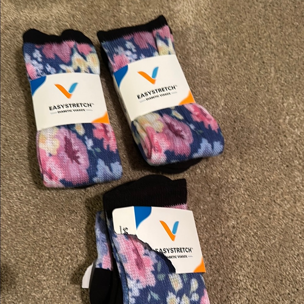 Easy stretch Diabetic Viosox. Size L. Pink, blue and purple floral. 3 pairs New.